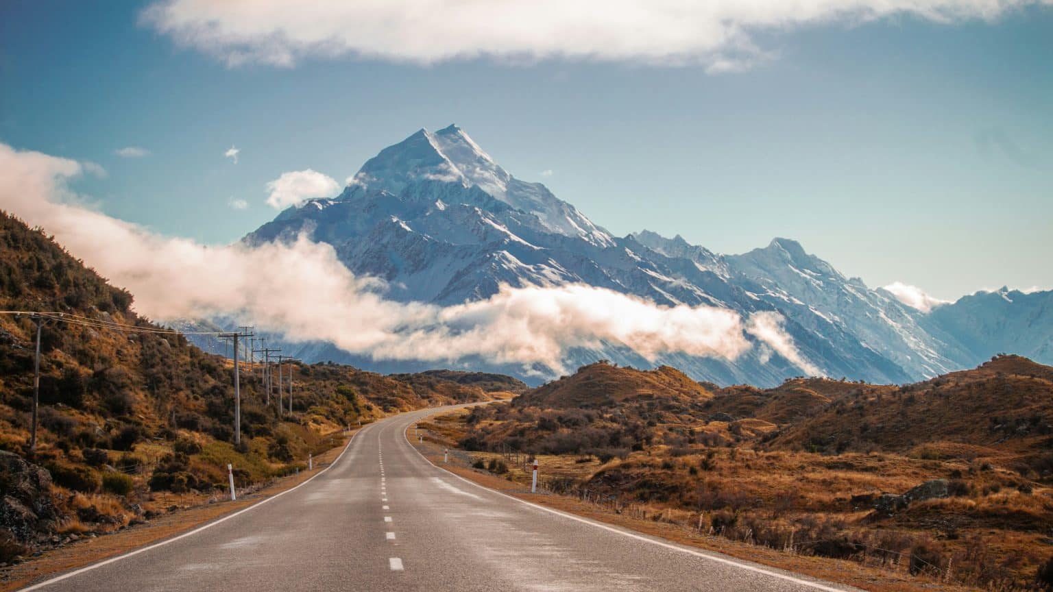 The road to Aoraki / Mount Cook
